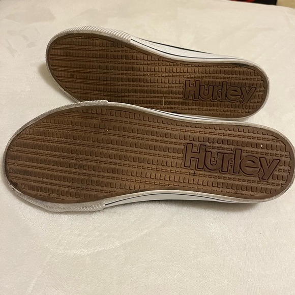 Hurley navy canvas shoes. Great looking shoe. - Picture 3 of 4